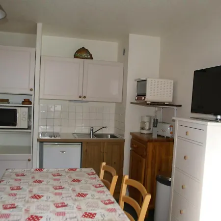 4 Pers Au Pied Des Pistes, Sud Avec Balcon - Fr-1-557-39 * Les Adrets