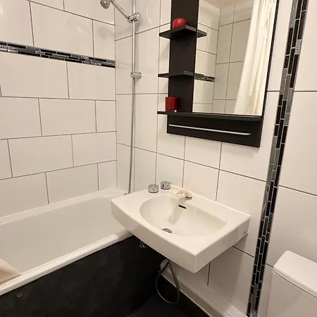 4 Pers Au Pied Des Pistes, Sud Avec Balcon - Fr-1-557-39 Appartement