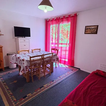 Appartement 4 Pers Au Pied Des Pistes, Sud Avec Balcon - Fr-1-557-39 Les Adrets